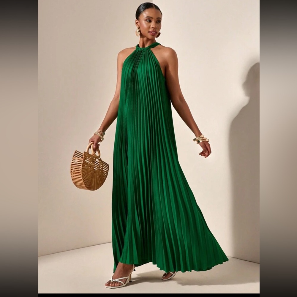 NEW PLUS ❤️‎ / Regular Size -  Elegant Green Halter Maxi Dress - Picture 4 of 10